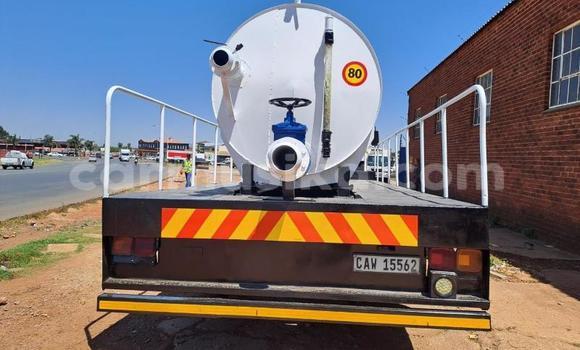 Acheter Occasion Utilitaire Nissan UD Blanc à Beitbridge, Matabeleland South Acheter Occasion Utilitaire Nissan UD Blanc à Beitbridge, Matabeleland South