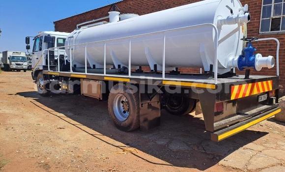 Acheter Occasion Utilitaire Nissan UD Blanc à Beitbridge, Matabeleland South Acheter Occasion Utilitaire Nissan UD Blanc à Beitbridge, Matabeleland South