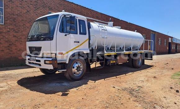Acheter Occasion Utilitaire Nissan UD Blanc à Beitbridge, Matabeleland South Acheter Occasion Utilitaire Nissan UD Blanc à Beitbridge, Matabeleland South