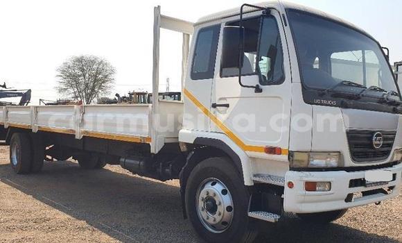 Nunua Ilio tumika Nissan UD Nyeupe Lori ndani ya Beitbridge nchini Matabeleland Kusini