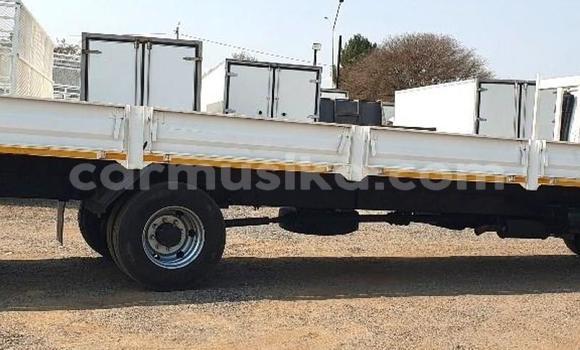 Acheter Occasion Utilitaire Nissan UD Blanc à Beitbridge, Matabeleland South Acheter Occasion Utilitaire Nissan UD Blanc à Beitbridge, Matabeleland South