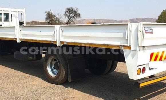 Acheter Occasion Utilitaire Nissan UD Blanc à Beitbridge, Matabeleland South Acheter Occasion Utilitaire Nissan UD Blanc à Beitbridge, Matabeleland South