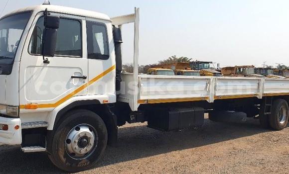 Acheter Occasion Utilitaire Nissan UD Blanc à Beitbridge, Matabeleland South Acheter Occasion Utilitaire Nissan UD Blanc à Beitbridge, Matabeleland South