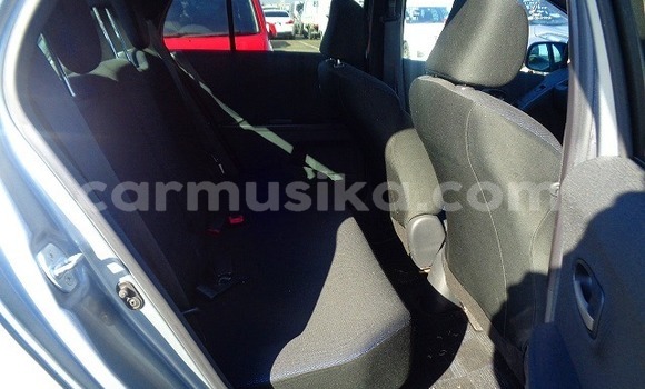 Acheter Occasion Voiture Toyota Vitz Gris à Beitbridge, Matabeleland South Acheter Occasion Voiture Toyota Vitz Gris à Beitbridge, Matabeleland South