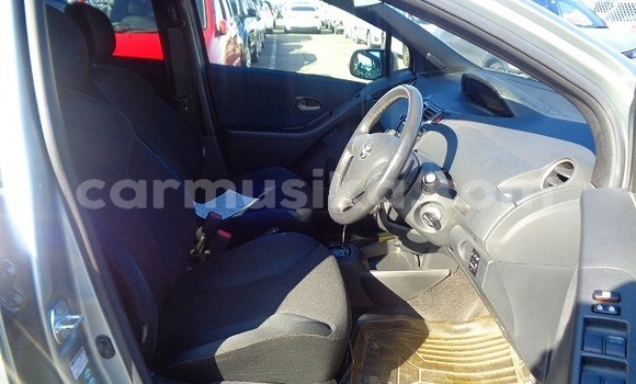 Acheter Occasion Voiture Toyota Vitz Gris à Beitbridge, Matabeleland South Acheter Occasion Voiture Toyota Vitz Gris à Beitbridge, Matabeleland South