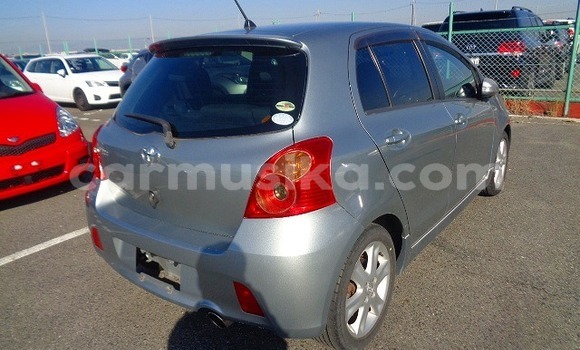 Acheter Occasion Voiture Toyota Vitz Gris à Beitbridge, Matabeleland South Acheter Occasion Voiture Toyota Vitz Gris à Beitbridge, Matabeleland South