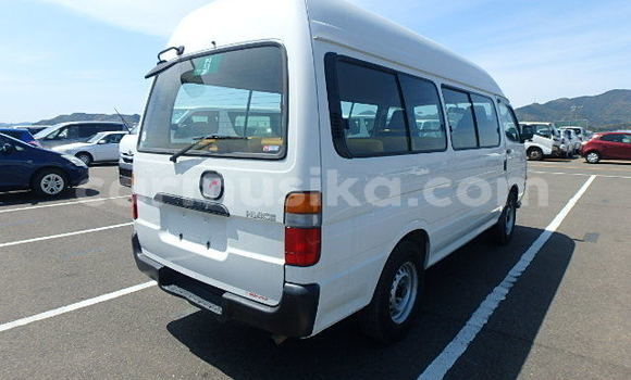 Buy Used Toyota Hiace White Car in Beitbridge in Matabeleland South Buy Used Toyota Hiace White Car in Beitbridge in Matabeleland South