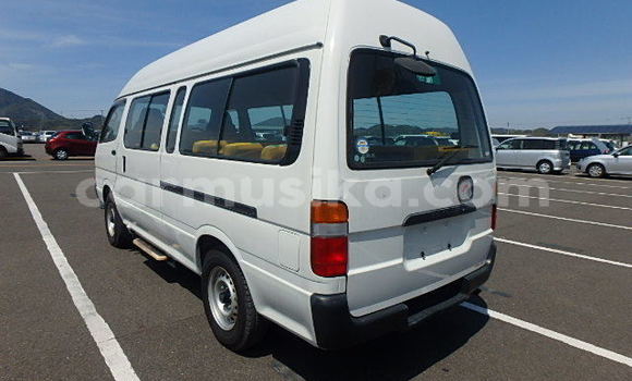 Buy Used Toyota Hiace White Car in Beitbridge in Matabeleland South Buy Used Toyota Hiace White Car in Beitbridge in Matabeleland South