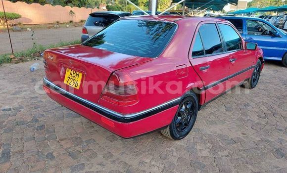 Acheter Occasion Voiture Mercedes-Benz C250 coupe Rouge à Bindura, Mashonaland Central Acheter Occasion Voiture Mercedes-Benz C250 coupe Rouge à Bindura, Mashonaland Central