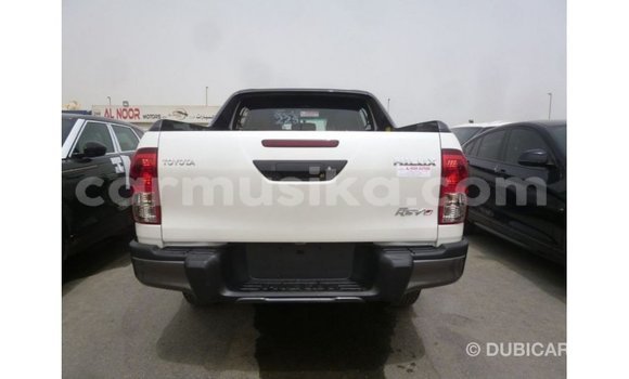 Acheter Import Voiture Toyota Hilux Blanc à Import - Dubai, Harare Acheter Import Voiture Toyota Hilux Blanc à Import - Dubai, Harare