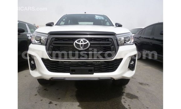 Acheter Import Voiture Toyota Hilux Blanc à Import - Dubai, Harare Acheter Import Voiture Toyota Hilux Blanc à Import - Dubai, Harare