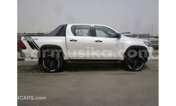 Acheter Import Voiture Toyota Hilux Blanc à Import - Dubai, Harare Acheter Import Voiture Toyota Hilux Blanc à Import - Dubai, Harare