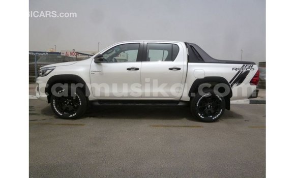 Acheter Import Voiture Toyota Hilux Blanc à Import - Dubai, Harare Acheter Import Voiture Toyota Hilux Blanc à Import - Dubai, Harare
