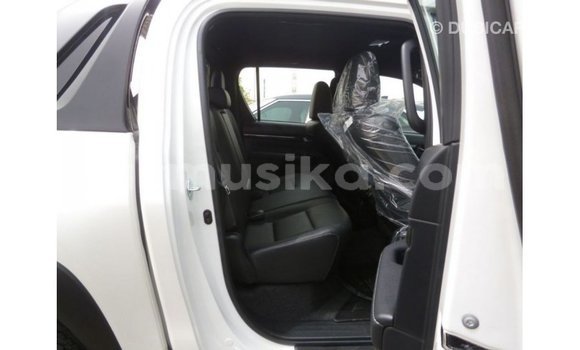 Acheter Import Voiture Toyota Hilux Blanc à Import - Dubai, Harare Acheter Import Voiture Toyota Hilux Blanc à Import - Dubai, Harare