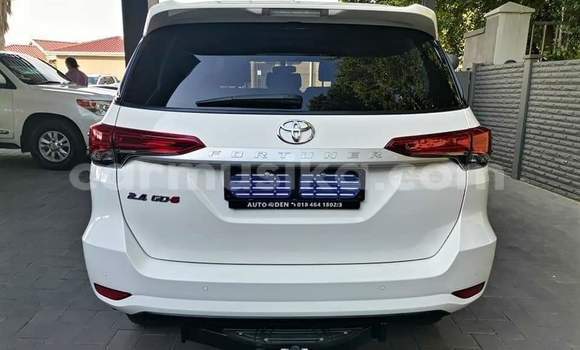 Nunua Ilio tumika Toyota Fortuner Nyeupe Gari ndani ya Beitbridge nchini Matabeleland Kusini Nunua Ilio tumika Toyota Fortuner Nyeupe Gari ndani ya Beitbridge nchini Matabeleland Kusini