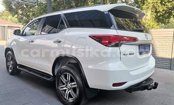 Nunua Ilio tumika Toyota Fortuner Nyeupe Gari ndani ya Beitbridge nchini Matabeleland Kusini Nunua Ilio tumika Toyota Fortuner Nyeupe Gari ndani ya Beitbridge nchini Matabeleland Kusini