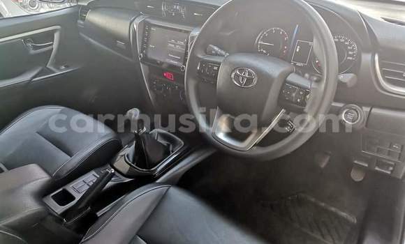 Nunua Ilio tumika Toyota Fortuner Nyeupe Gari ndani ya Beitbridge nchini Matabeleland Kusini Nunua Ilio tumika Toyota Fortuner Nyeupe Gari ndani ya Beitbridge nchini Matabeleland Kusini
