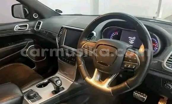 Nunua Ilio tumika Jeep Grand Cherokee SRT8 Nyeusi Gari ndani ya Beitbridge nchini Matabeleland Kusini Nunua Ilio tumika Jeep Grand Cherokee SRT8 Nyeusi Gari ndani ya Beitbridge nchini Matabeleland Kusini