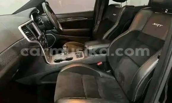 Nunua Ilio tumika Jeep Grand Cherokee SRT8 Nyeusi Gari ndani ya Beitbridge nchini Matabeleland Kusini Nunua Ilio tumika Jeep Grand Cherokee SRT8 Nyeusi Gari ndani ya Beitbridge nchini Matabeleland Kusini