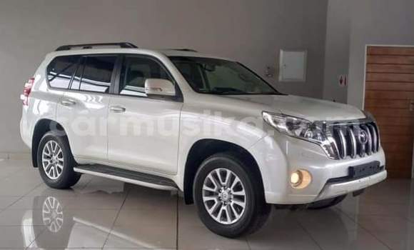 Nunua Ilio tumika Toyota Land Cruiser Prado Nyeupe Gari ndani ya Beitbridge nchini Matabeleland Kusini Nunua Ilio tumika Toyota Land Cruiser Prado Nyeupe Gari ndani ya Beitbridge nchini Matabeleland Kusini