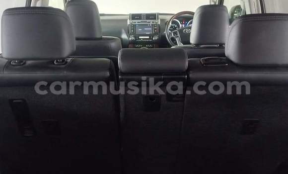 Nunua Ilio tumika Toyota Land Cruiser Prado Nyeupe Gari ndani ya Beitbridge nchini Matabeleland Kusini Nunua Ilio tumika Toyota Land Cruiser Prado Nyeupe Gari ndani ya Beitbridge nchini Matabeleland Kusini