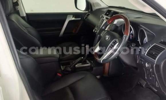 Nunua Ilio tumika Toyota Land Cruiser Prado Nyeupe Gari ndani ya Beitbridge nchini Matabeleland Kusini Nunua Ilio tumika Toyota Land Cruiser Prado Nyeupe Gari ndani ya Beitbridge nchini Matabeleland Kusini