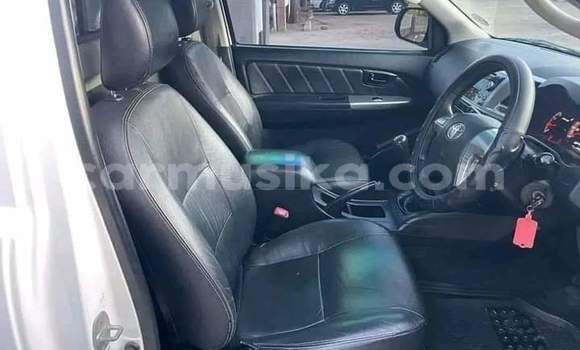 Nunua Ilio tumika Toyota Hilux Nyeupe Gari ndani ya Beitbridge nchini Matabeleland Kusini Nunua Ilio tumika Toyota Hilux Nyeupe Gari ndani ya Beitbridge nchini Matabeleland Kusini