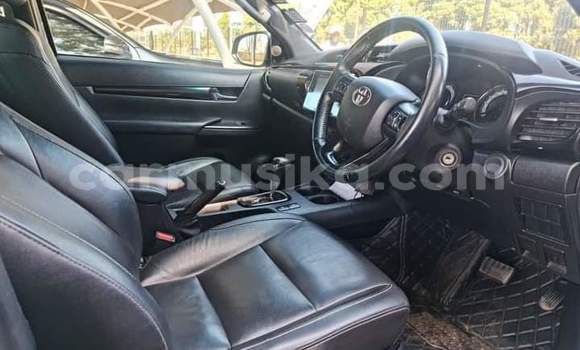 Nunua Ilio tumika Toyota Hilux Fedha Gari ndani ya Beitbridge nchini Matabeleland Kusini Nunua Ilio tumika Toyota Hilux Fedha Gari ndani ya Beitbridge nchini Matabeleland Kusini