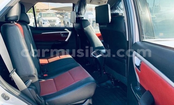 Acheter Occasion Voiture Toyota Fortuner Gris à Beitbridge, Matabeleland South Acheter Occasion Voiture Toyota Fortuner Gris à Beitbridge, Matabeleland South