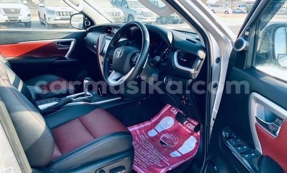 Acheter Occasion Voiture Toyota Fortuner Gris à Beitbridge, Matabeleland South Acheter Occasion Voiture Toyota Fortuner Gris à Beitbridge, Matabeleland South