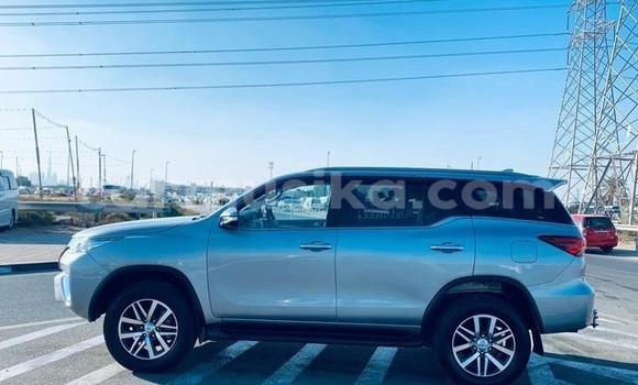 Acheter Occasion Voiture Toyota Fortuner Gris à Beitbridge, Matabeleland South Acheter Occasion Voiture Toyota Fortuner Gris à Beitbridge, Matabeleland South