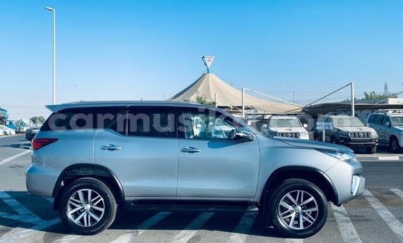 Acheter Occasion Voiture Toyota Fortuner Gris à Beitbridge, Matabeleland South Acheter Occasion Voiture Toyota Fortuner Gris à Beitbridge, Matabeleland South