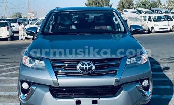 Acheter Occasion Voiture Toyota Fortuner Gris à Beitbridge, Matabeleland South Acheter Occasion Voiture Toyota Fortuner Gris à Beitbridge, Matabeleland South