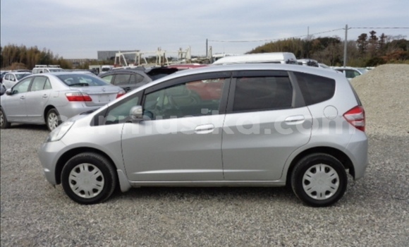 Buy Used Honda Fit Silver Car in Beitbridge in Matabeleland South Buy Used Honda Fit Silver Car in Beitbridge in Matabeleland South