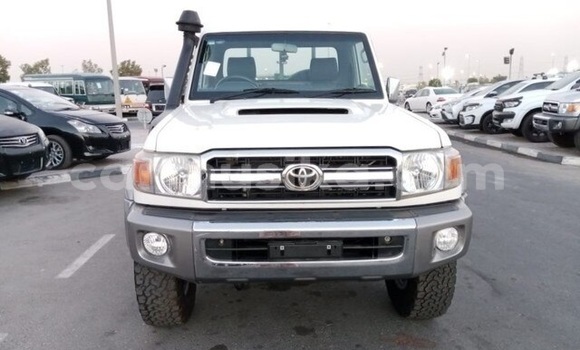 Nunua Ilio tumika Toyota Land Cruiser Nyeupe Gari ndani ya Beitbridge nchini Matabeleland Kusini