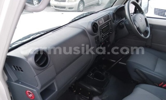 Acheter Occasion Voiture Toyota Land Cruiser Blanc à Beitbridge, Matabeleland South Acheter Occasion Voiture Toyota Land Cruiser Blanc à Beitbridge, Matabeleland South