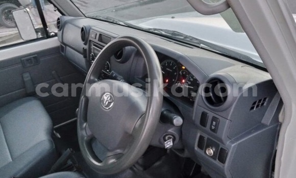 Acheter Occasion Voiture Toyota Land Cruiser Blanc à Beitbridge, Matabeleland South Acheter Occasion Voiture Toyota Land Cruiser Blanc à Beitbridge, Matabeleland South