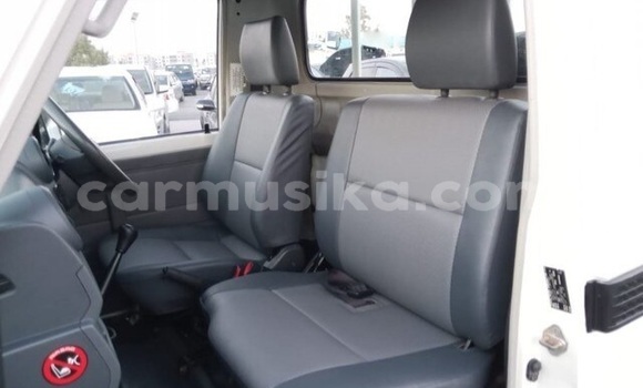 Acheter Occasion Voiture Toyota Land Cruiser Blanc à Beitbridge, Matabeleland South Acheter Occasion Voiture Toyota Land Cruiser Blanc à Beitbridge, Matabeleland South