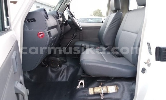 Acheter Occasion Voiture Toyota Land Cruiser Blanc à Beitbridge, Matabeleland South Acheter Occasion Voiture Toyota Land Cruiser Blanc à Beitbridge, Matabeleland South