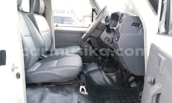 Acheter Occasion Voiture Toyota Land Cruiser Blanc à Beitbridge, Matabeleland South Acheter Occasion Voiture Toyota Land Cruiser Blanc à Beitbridge, Matabeleland South