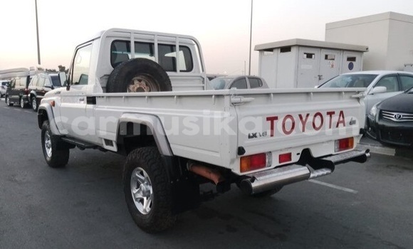 Acheter Occasion Voiture Toyota Land Cruiser Blanc à Beitbridge, Matabeleland South Acheter Occasion Voiture Toyota Land Cruiser Blanc à Beitbridge, Matabeleland South