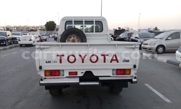 Acheter Occasion Voiture Toyota Land Cruiser Blanc à Beitbridge, Matabeleland South Acheter Occasion Voiture Toyota Land Cruiser Blanc à Beitbridge, Matabeleland South