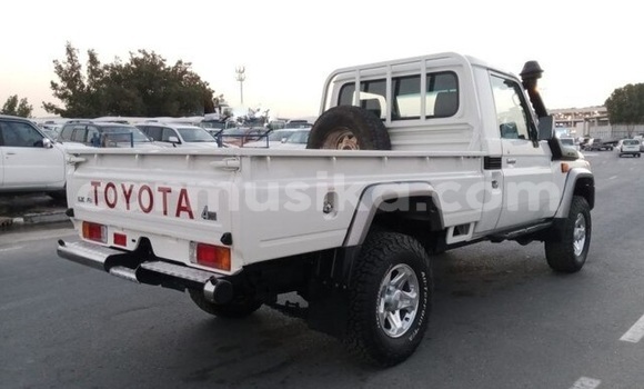 Acheter Occasion Voiture Toyota Land Cruiser Blanc à Beitbridge, Matabeleland South Acheter Occasion Voiture Toyota Land Cruiser Blanc à Beitbridge, Matabeleland South