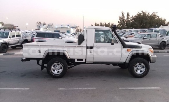 Acheter Occasion Voiture Toyota Land Cruiser Blanc à Beitbridge, Matabeleland South Acheter Occasion Voiture Toyota Land Cruiser Blanc à Beitbridge, Matabeleland South