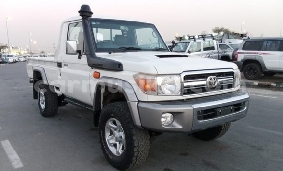 Acheter Occasion Voiture Toyota Land Cruiser Blanc à Beitbridge, Matabeleland South Acheter Occasion Voiture Toyota Land Cruiser Blanc à Beitbridge, Matabeleland South