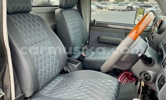 Acheter Occasion Voiture Toyota Land Cruiser Noir à Beitbridge, Matabeleland South Acheter Occasion Voiture Toyota Land Cruiser Noir à Beitbridge, Matabeleland South