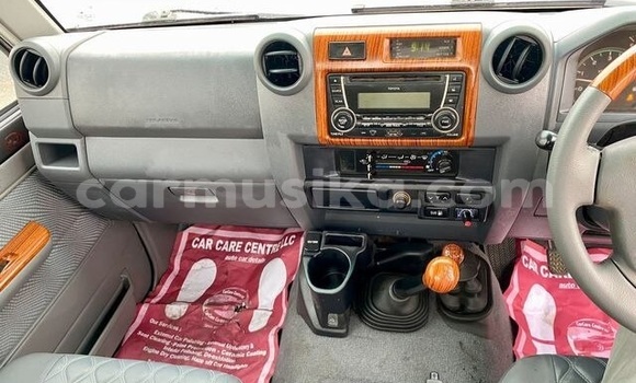 Acheter Occasion Voiture Toyota Land Cruiser Noir à Beitbridge, Matabeleland South Acheter Occasion Voiture Toyota Land Cruiser Noir à Beitbridge, Matabeleland South