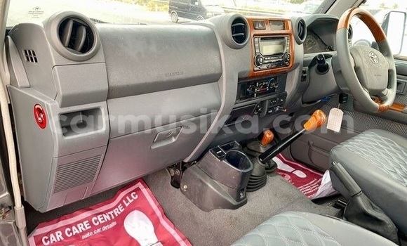 Acheter Occasion Voiture Toyota Land Cruiser Noir à Beitbridge, Matabeleland South Acheter Occasion Voiture Toyota Land Cruiser Noir à Beitbridge, Matabeleland South