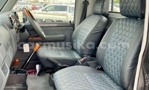 Acheter Occasion Voiture Toyota Land Cruiser Noir à Beitbridge, Matabeleland South Acheter Occasion Voiture Toyota Land Cruiser Noir à Beitbridge, Matabeleland South