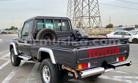 Acheter Occasion Voiture Toyota Land Cruiser Noir à Beitbridge, Matabeleland South Acheter Occasion Voiture Toyota Land Cruiser Noir à Beitbridge, Matabeleland South
